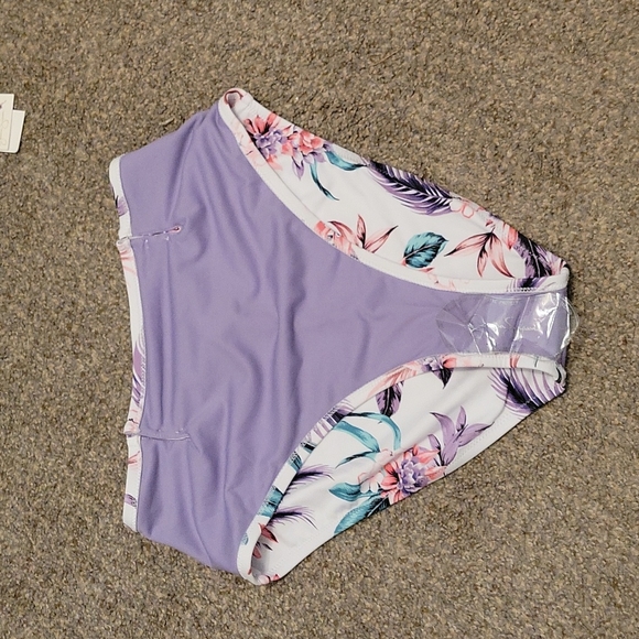 Jessica Simpson swimsuit - Picture 5 of 10